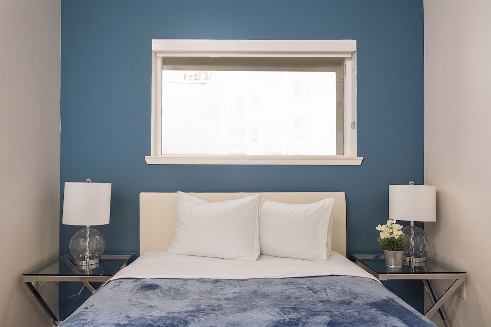 undefined Downtown LA Luxury Two Bedroom Apartment 4