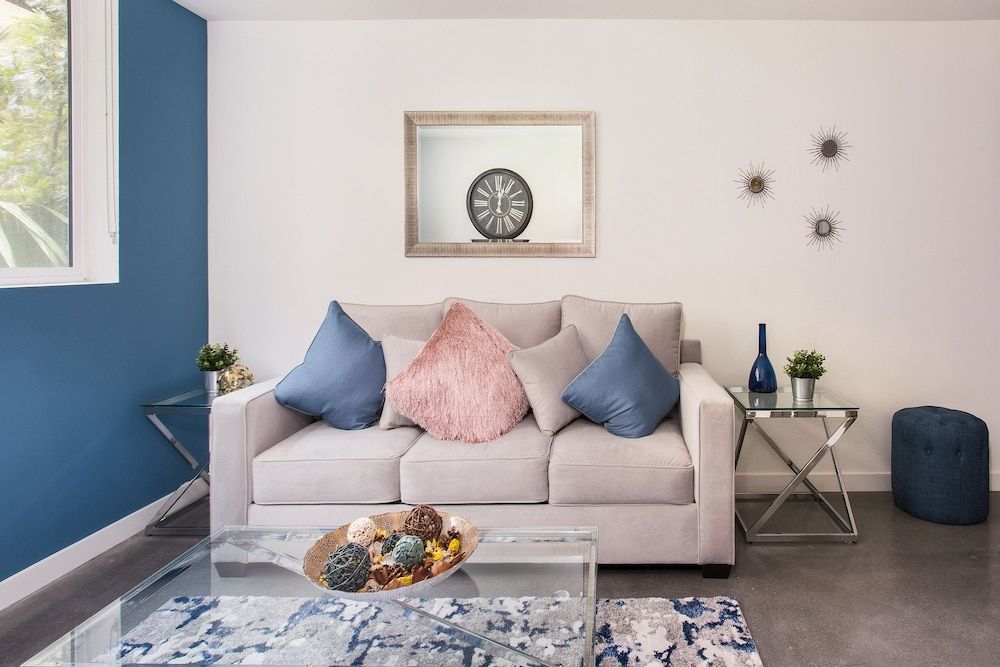 Downtown LA Luxury Two Bedroom Apartment Luxury Apartment, Garden View 16