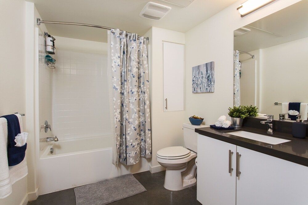 Downtown LA Luxury Two Bedroom Apartment Luxury Apartment, Garden View 17