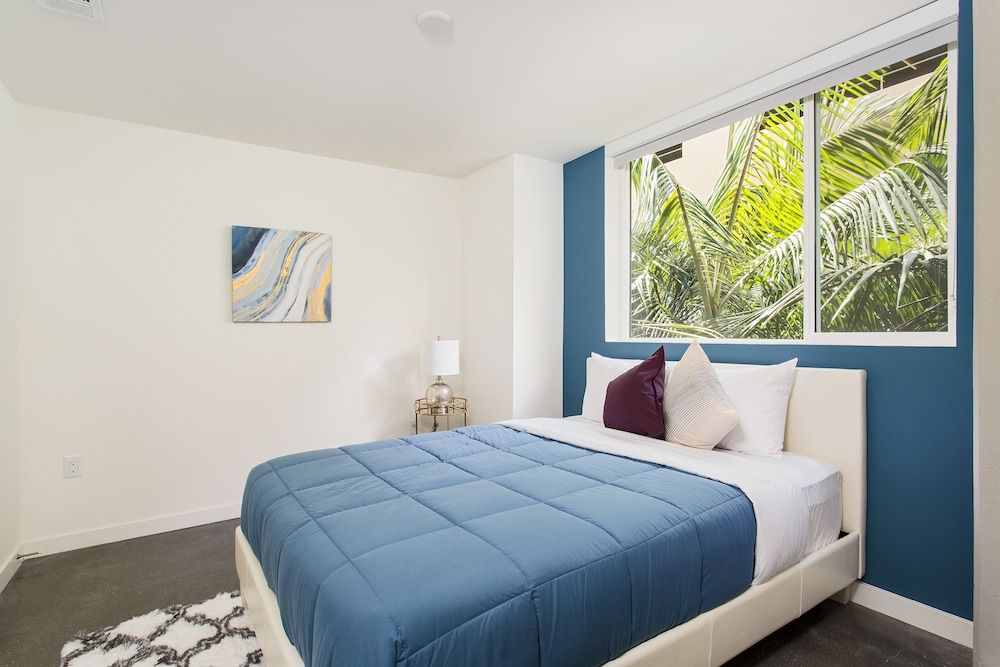 Downtown LA Luxury Two Bedroom Apartment Luxury Apartment, Garden View 4