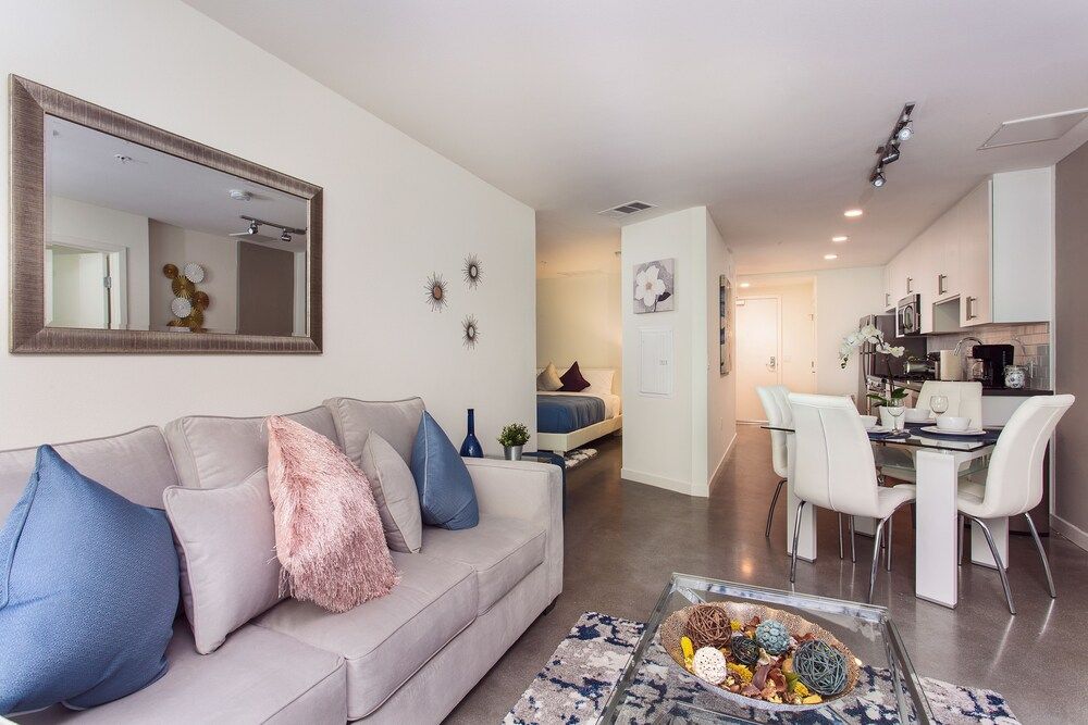 Downtown LA Luxury Two Bedroom Apartment Luxury Apartment, Garden View 12