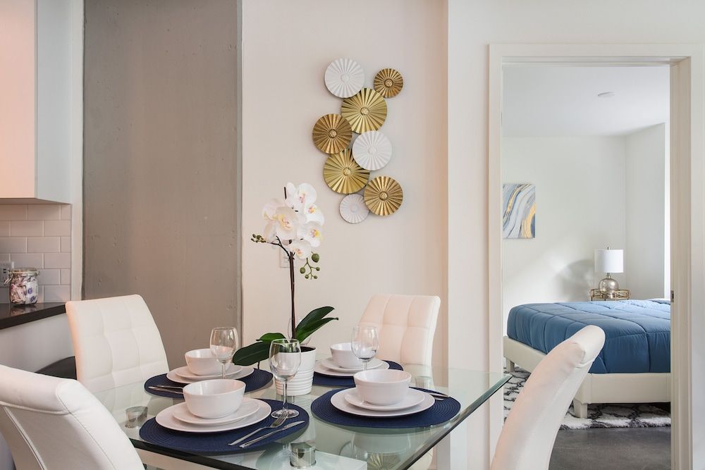 Downtown LA Luxury Two Bedroom Apartment Luxury Apartment, Garden View 8