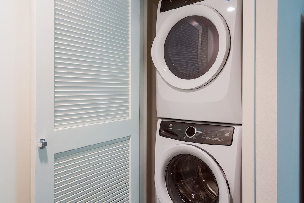 Downtown LA Luxury Two Bedroom Apartment Luxury Apartment, Garden View 11