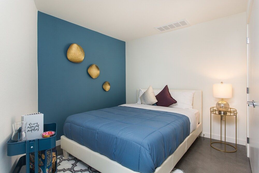 Downtown LA Luxury Two Bedroom Apartment Luxury Apartment, Garden View 18