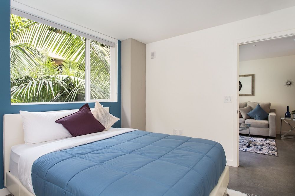 Downtown LA Luxury Two Bedroom Apartment Luxury Apartment, Garden View 19