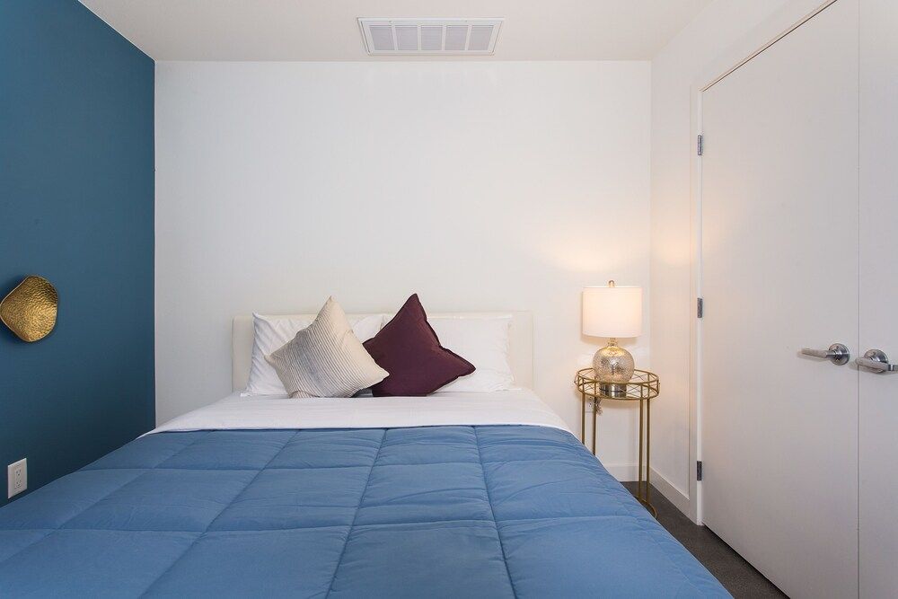 Downtown LA Luxury Two Bedroom Apartment Luxury Apartment, Garden View 6