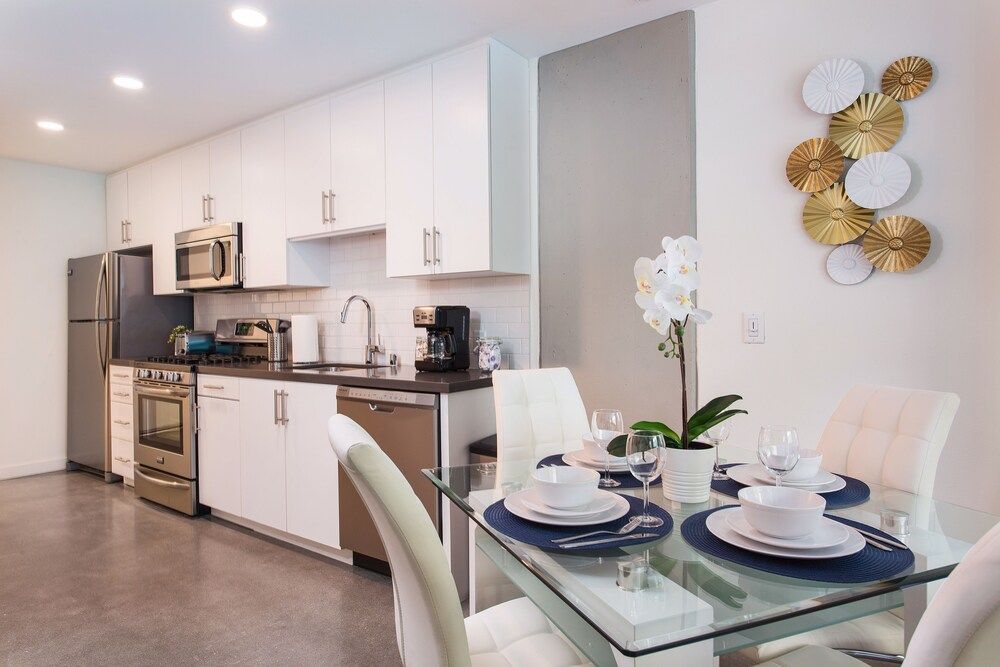 Downtown LA Luxury Two Bedroom Apartment Luxury Apartment, Garden View 7
