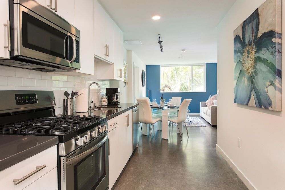 Downtown LA Luxury Two Bedroom Apartment Luxury Apartment, Garden View 9