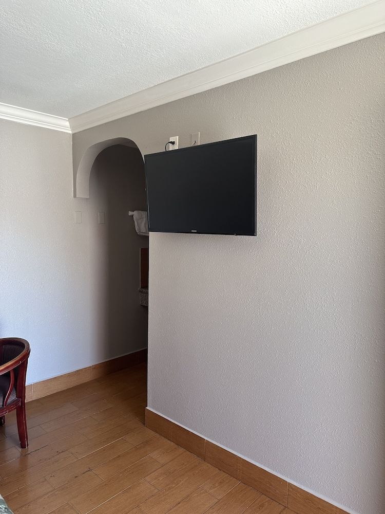 undefined Twenty-First Century Inn 5