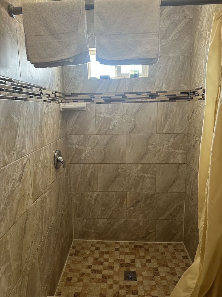 undefined Twenty-First Century Inn 8