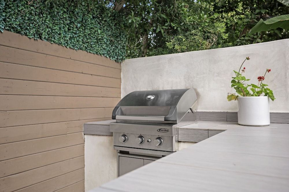 undefined Crescent Heights 4