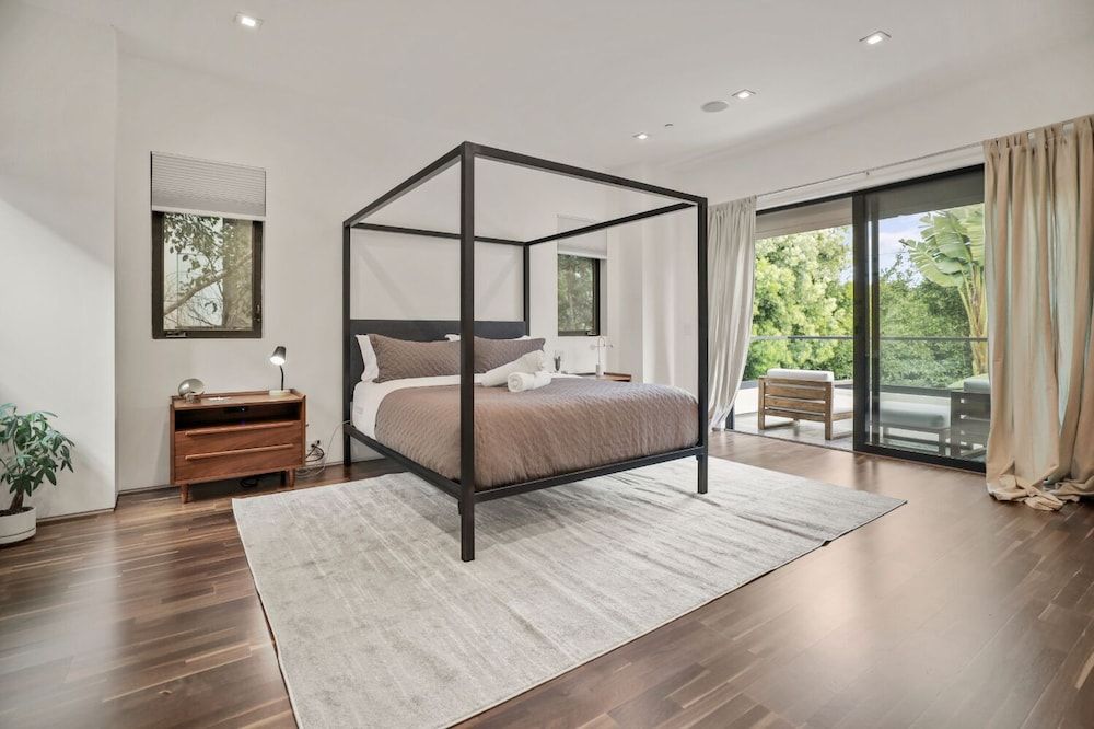 undefined Crescent Heights 8