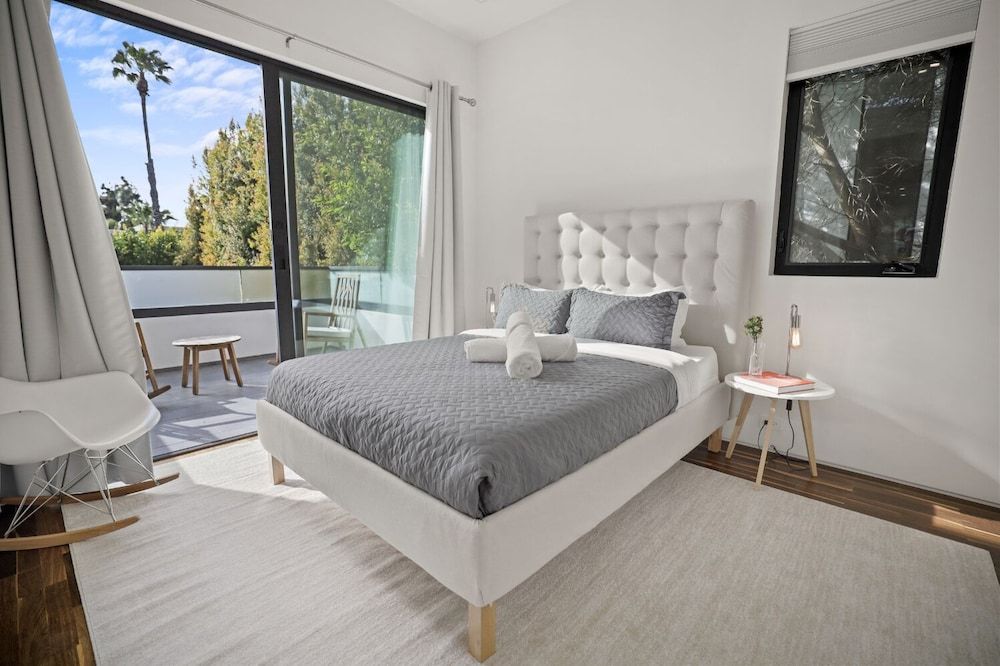 undefined Crescent Heights 9