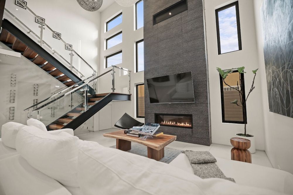 undefined Crescent Heights 10