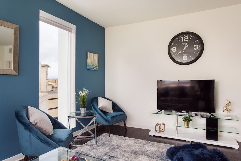 New Downtown LA Luxury Jr. Penthouse Premier Apartment 13