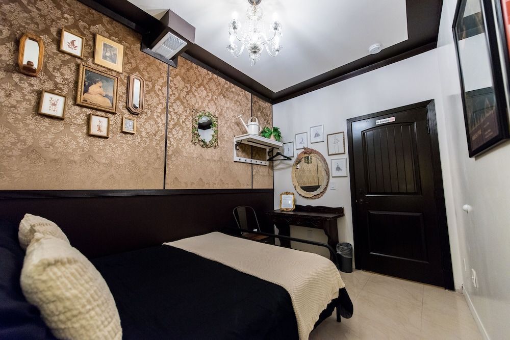 The Rosemary Silverlake 1 Double Bed, Shared Bathroom 5