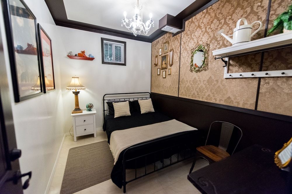 The Rosemary Silverlake 1 Double Bed, Shared Bathroom 4