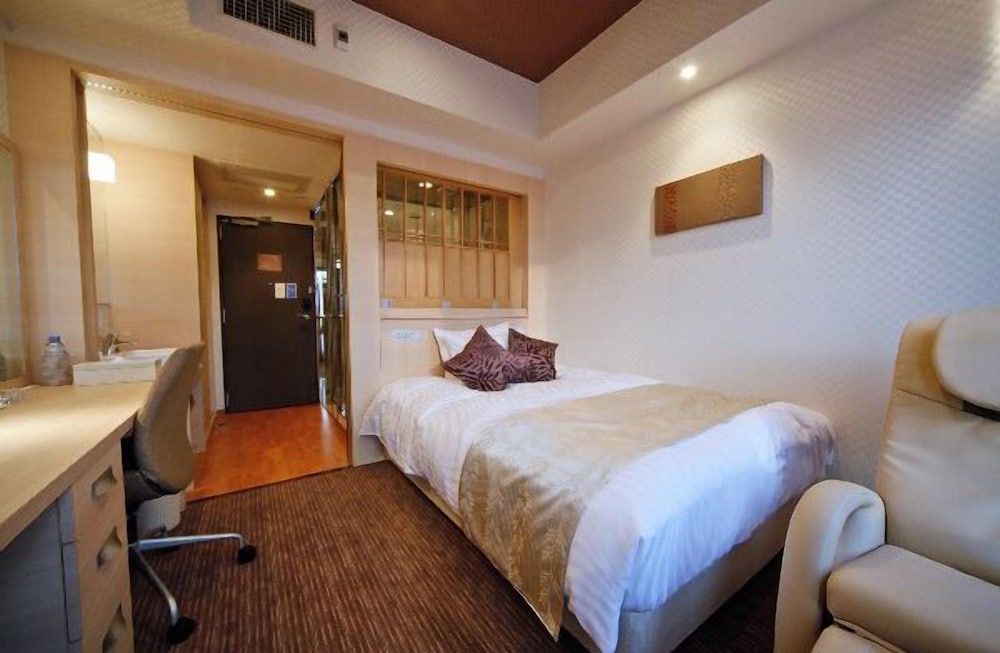 Standard Room, 1 Large Twin Bed, Refrigerator & Microwave