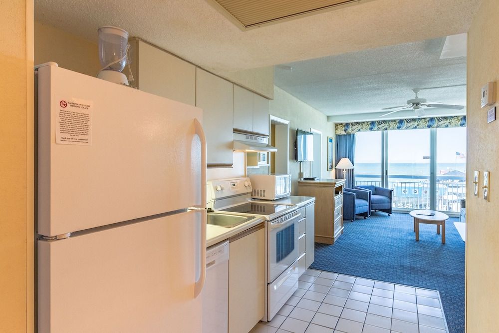 Yachtsman Ocean Front Resort Deluxe Apartment 5