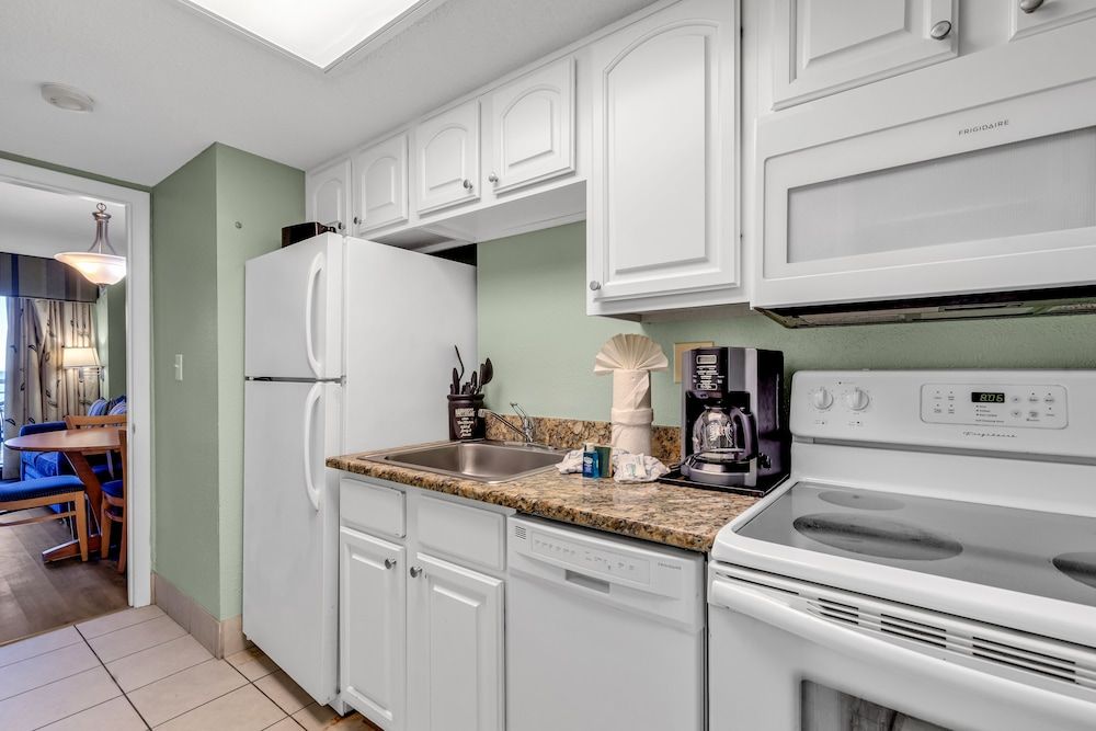 Breakers Sailfish Condos by Hosteeva Premium Condo, 1 Bedroom, Pool View, Oceanfront 3