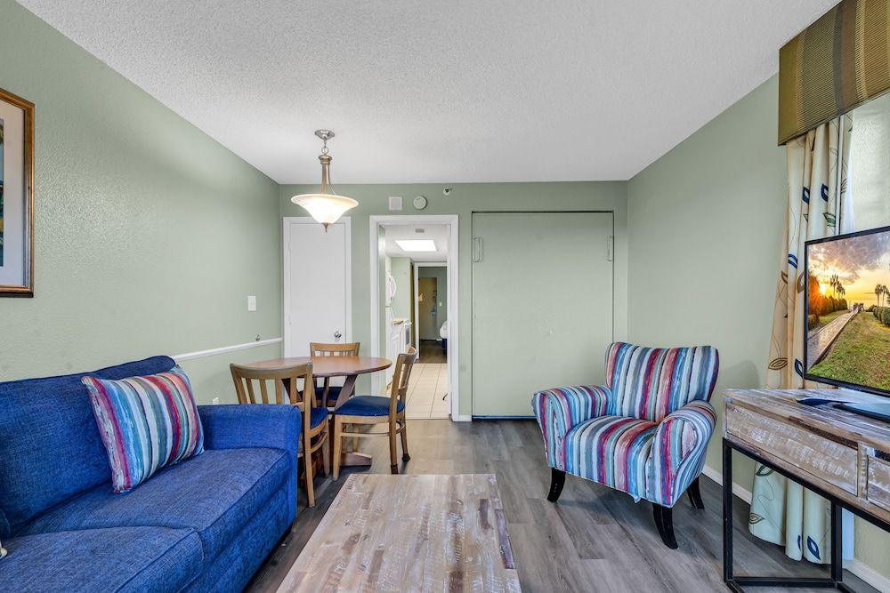 Breakers Sailfish Condos by Hosteeva Premium Condo, 1 Bedroom, Pool View, Oceanfront 13