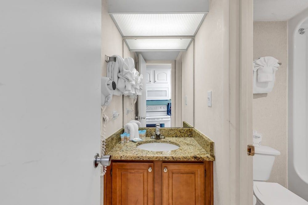 Breakers Sailfish Condos by Hosteeva Premium Condo, 1 Bedroom, Pool View, Oceanfront 18