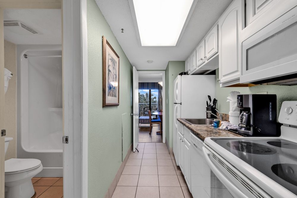 Breakers Sailfish Condos by Hosteeva Premium Condo, 1 Bedroom, Pool View, Oceanfront