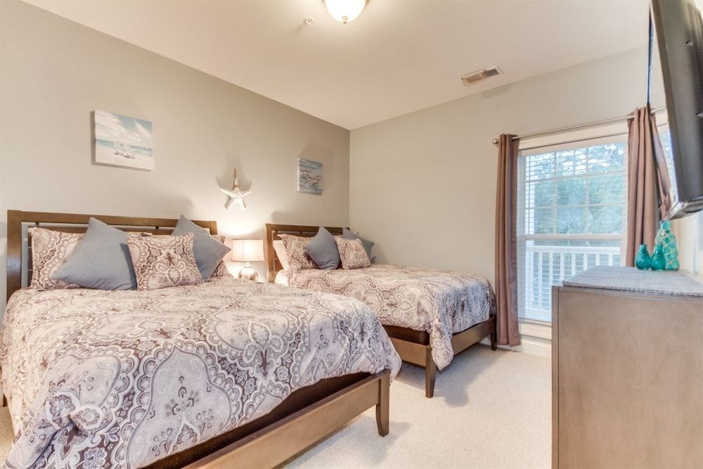 Condo, 2 Bedrooms, Balcony, Golf View (104 Cypress Point Ct - 203A)