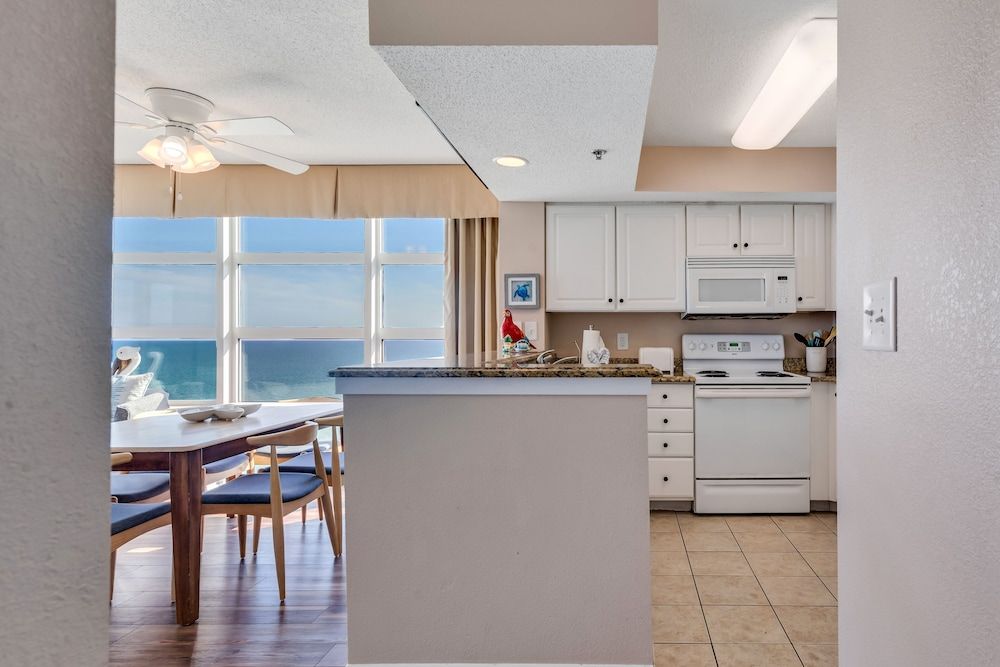 Carolinian Corner Gem Views