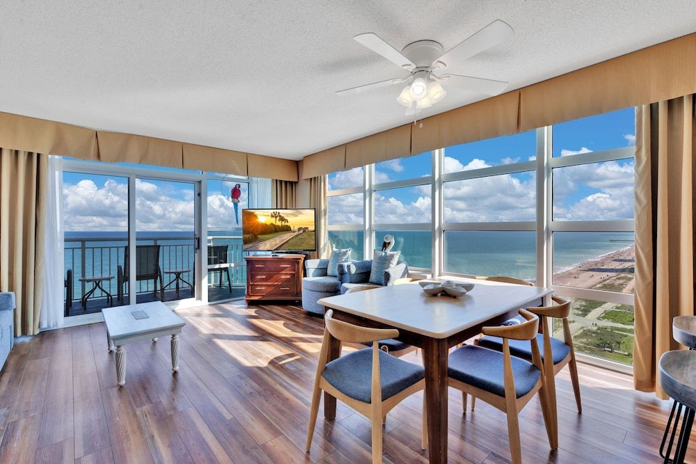 Carolinian Corner Gem Views