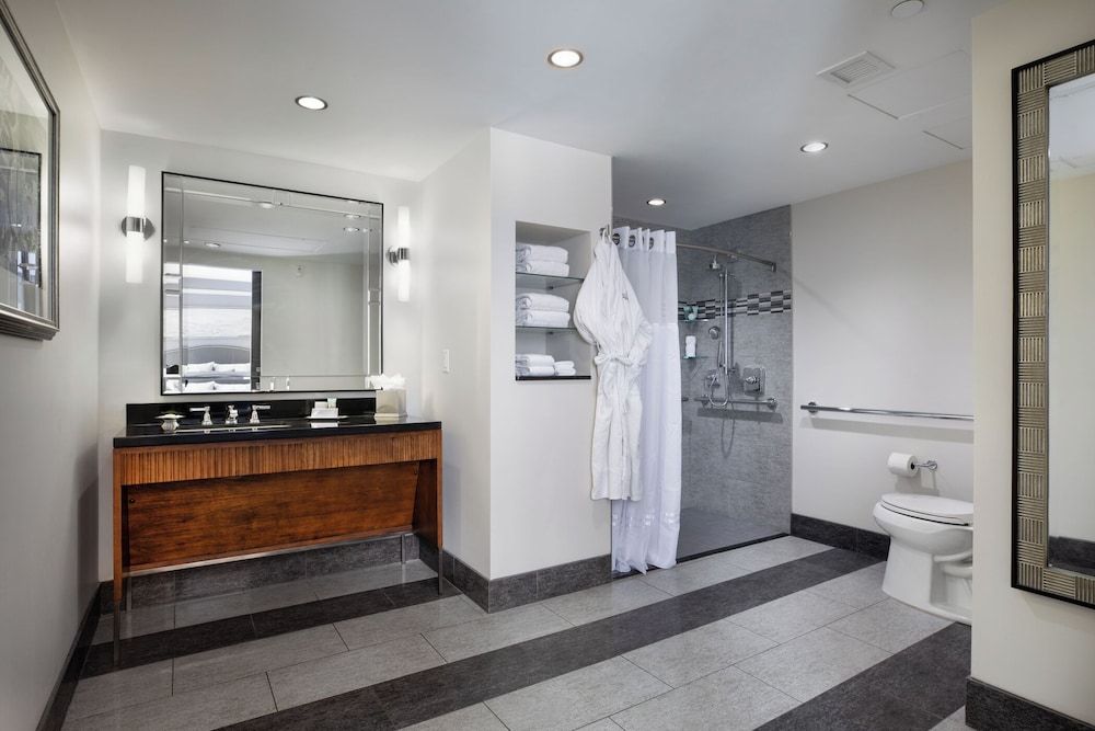 Executive Room, 2 Queen Beds (Mobility/Hearing Access, Transf Shwr)