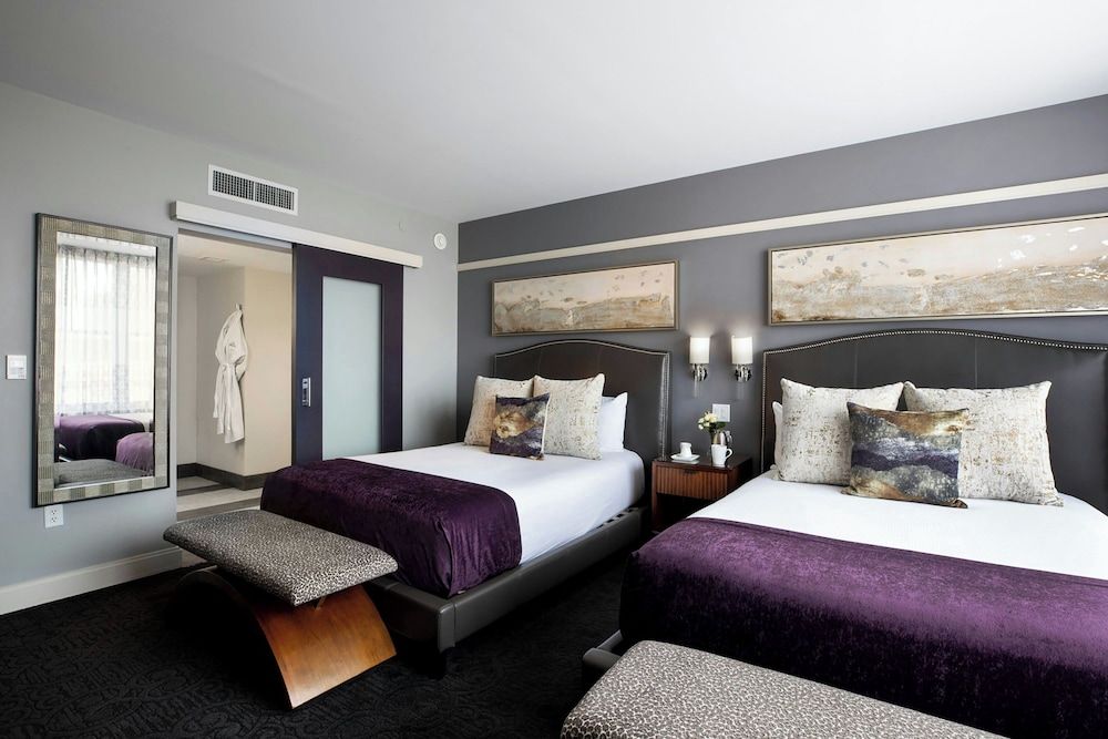 Executive Room, 2 Queen Beds (Mobility/Hearing Access, Roll-In Shwr)