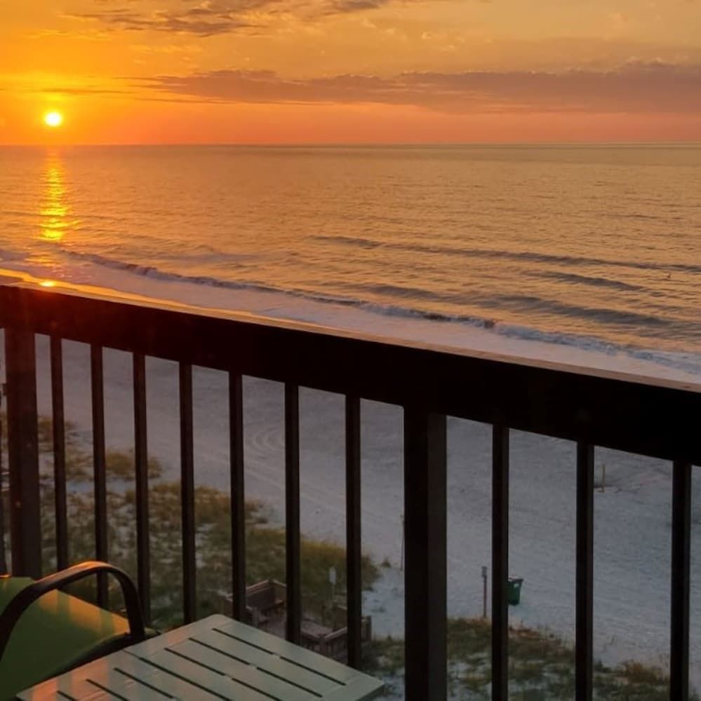 Willow Bay Resort 1 Bedroom Suite with Kitchen, Oceanfront 3