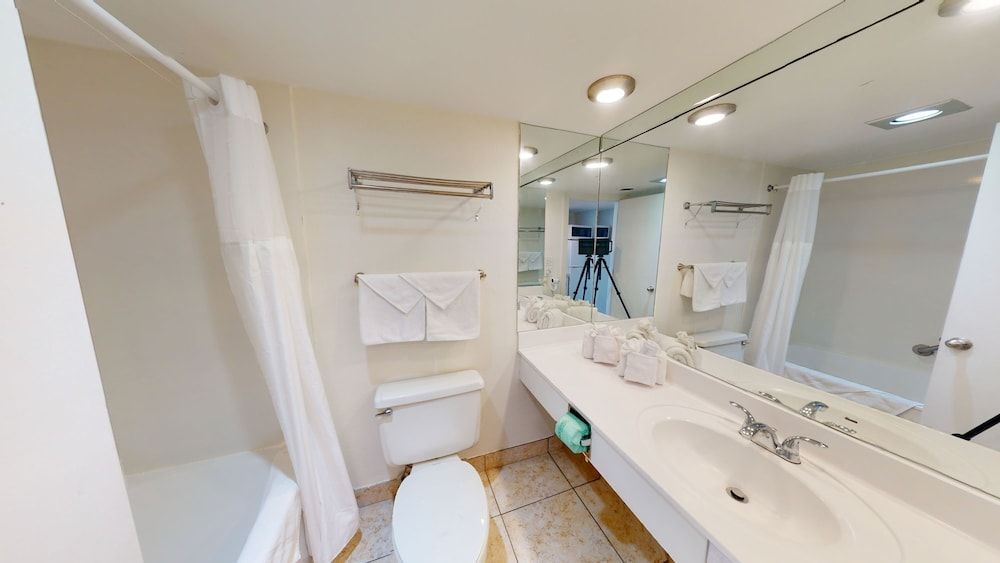 Willow Bay Resort 2 Bedroom Suite with Kitchen, Oceanfront 5