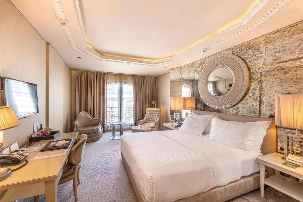 Wyndham Grand Istanbul Kalamis Marina Hotel Deluxe Room, 1 King Bed, City View 4
