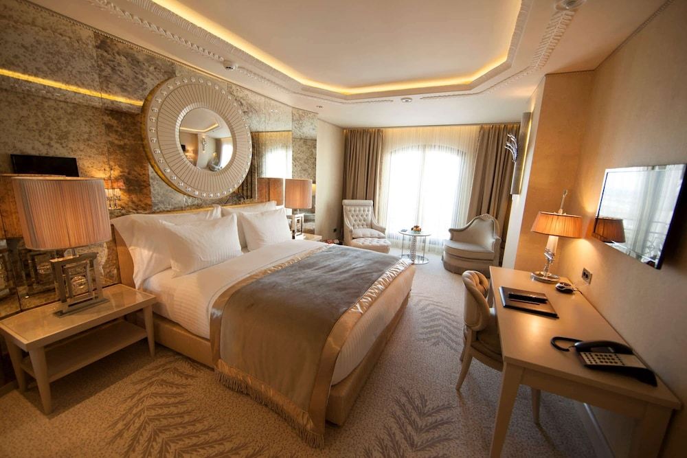 Wyndham Grand Istanbul Kalamis Marina Hotel Deluxe Room, 1 King Bed, City View 5