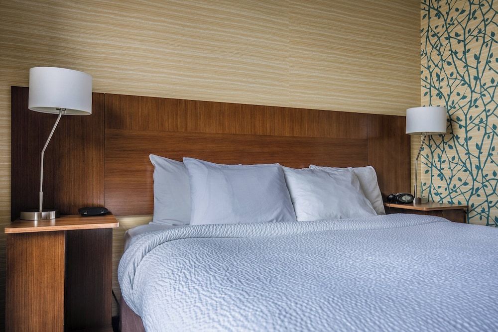 undefined Fairfield Inn & Suites Chicago Downtown/River North 7