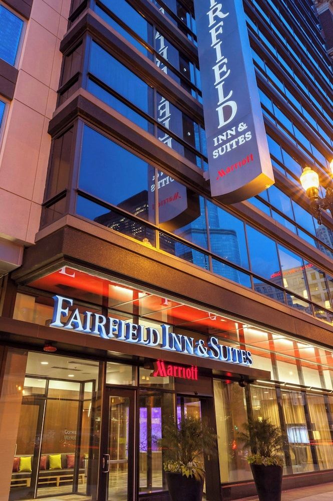 undefined Fairfield Inn & Suites Chicago Downtown/River North 2