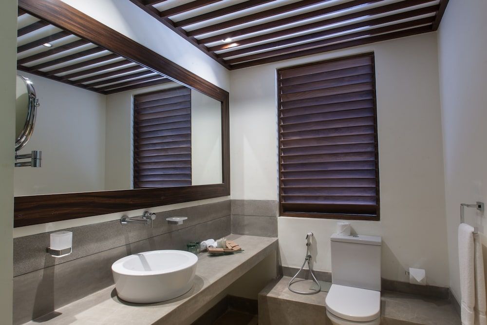 Colombo Court Hotel & Spa Deluxe Double Room 4