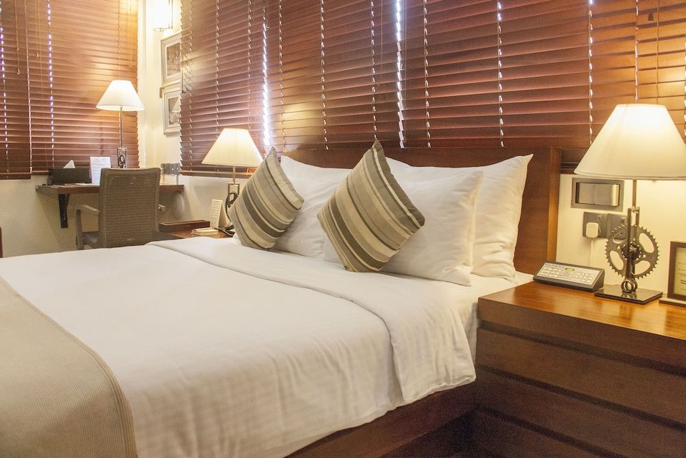 Colombo Court Hotel & Spa Deluxe Double Room 3