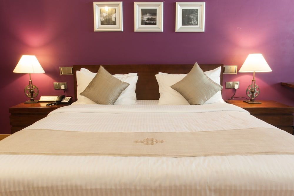 Colombo Court Hotel & Spa Deluxe Double Room 2