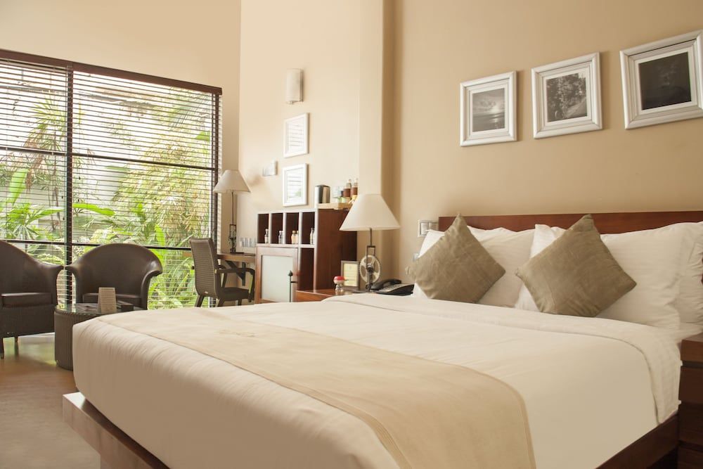 Colombo Court Hotel & Spa Deluxe Double Room