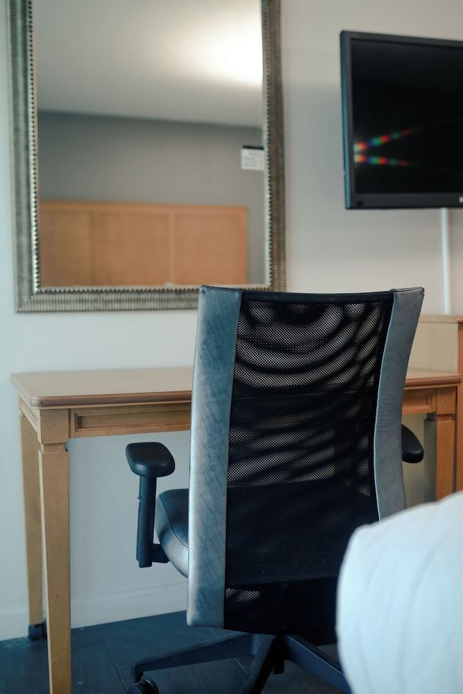 Southern Breeze Standard Room, 1 King Bed, Kitchen, Ocean View 7