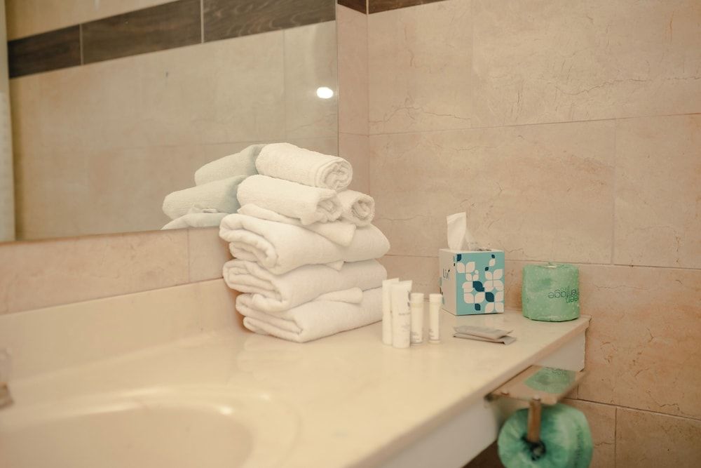 Southern Breeze Standard Room, 1 King Bed with Sofa bed, Kitchen, Oceanfront 8