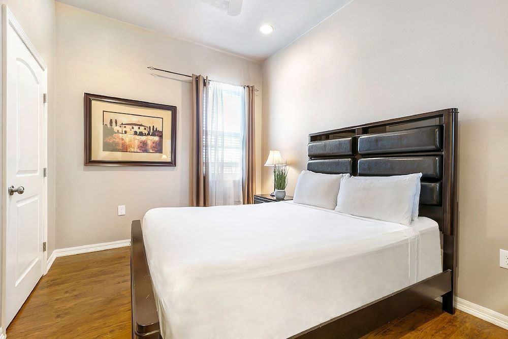 Signature Condo, 3 Bedrooms
