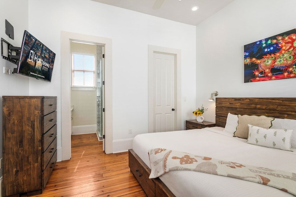 Luxury Condo, 3 Bedrooms, Balcony, Courtyard View
