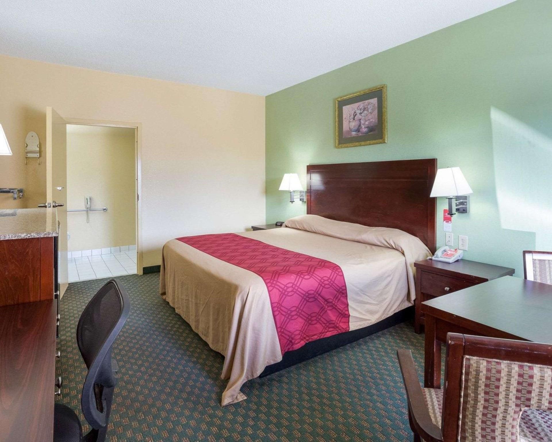 1 King Bed, Nonsmoking