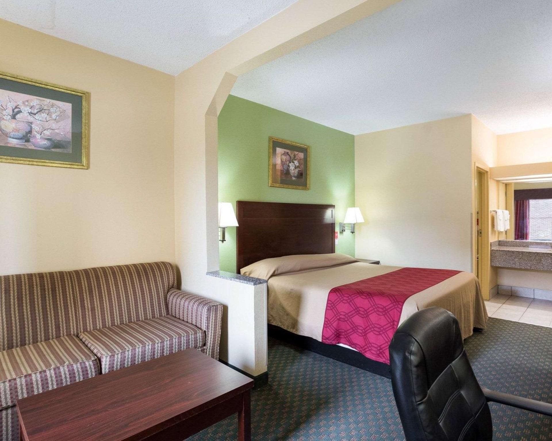 1 King Bed, Nonsmoking, Accessible