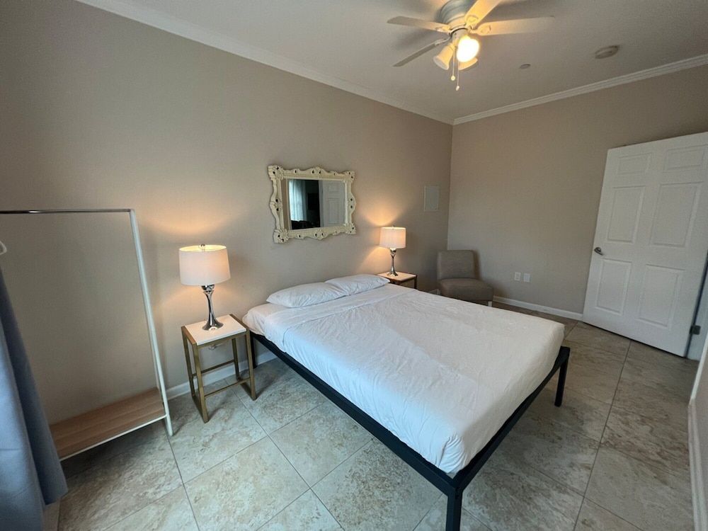 Signature Condo, 3 Bedrooms