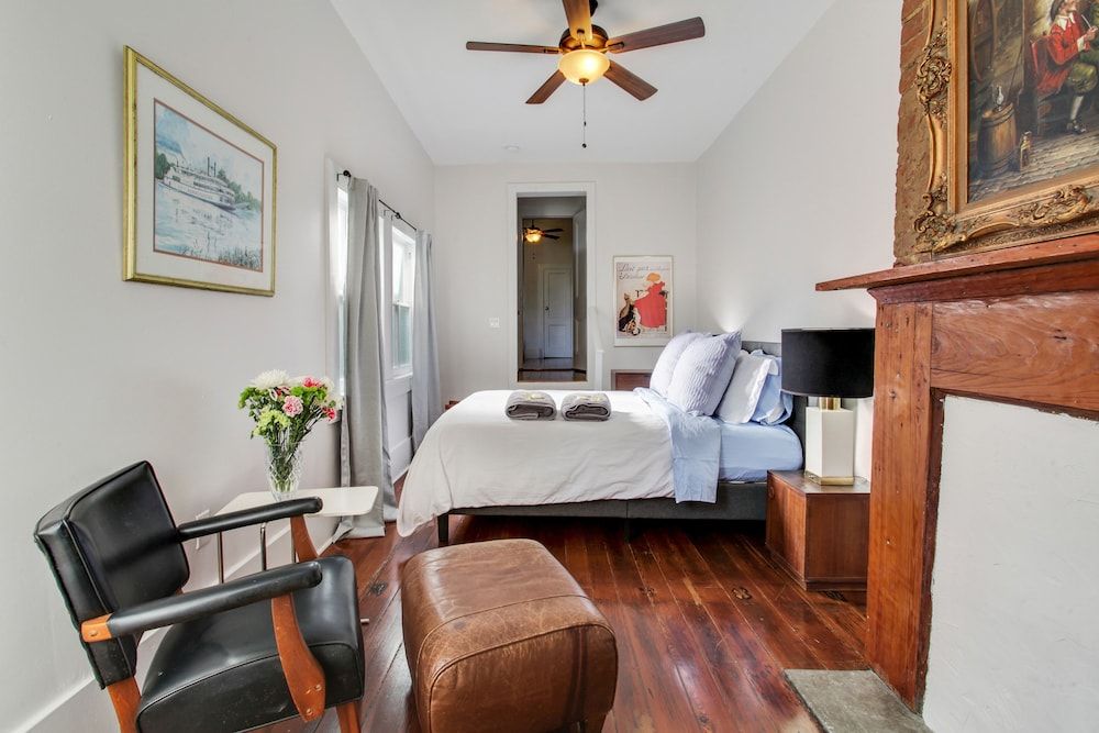 Dazzling 1BR w/ Balcony on Magazine St.